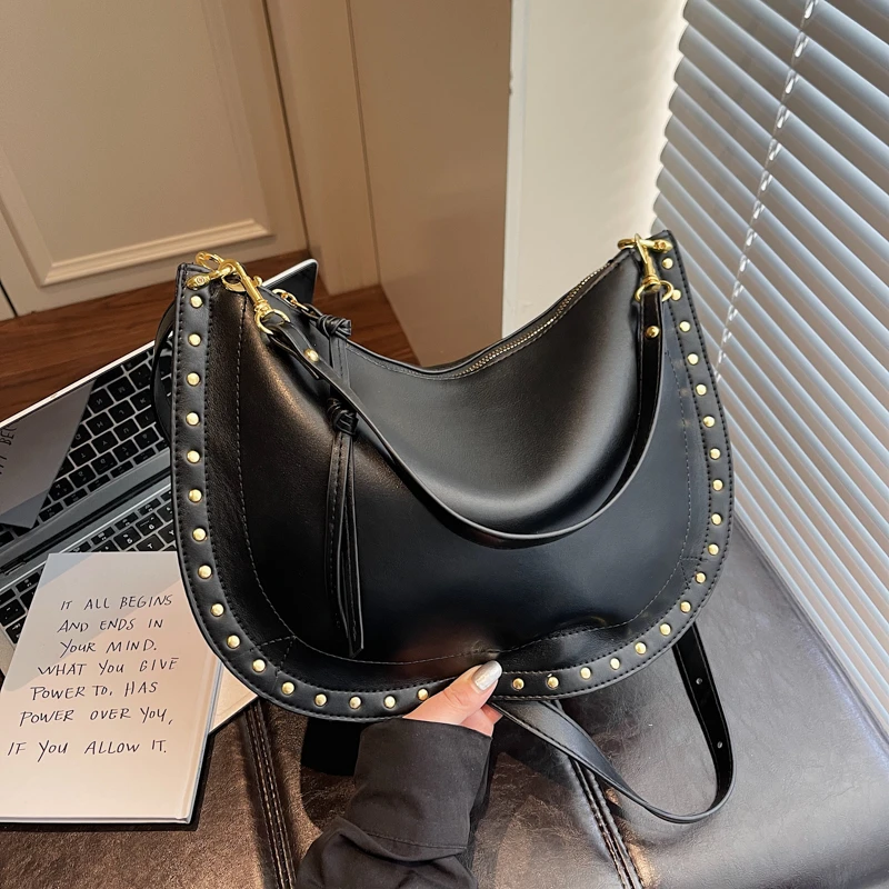 

Модные новинки 2026: Изысканные однотонные сумки-седла из ПУ, высококачественные ретро-модели, трендовые стильные сумки кросс-боди для женщин