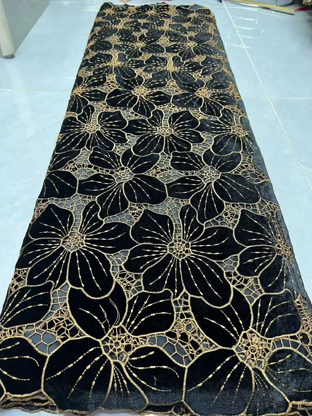 

New Design African Velvet Lace Fabric 2025 High Quality Nigeria French Velvet Lace Fabric For Party Wedding Dresses Sewing Cloth