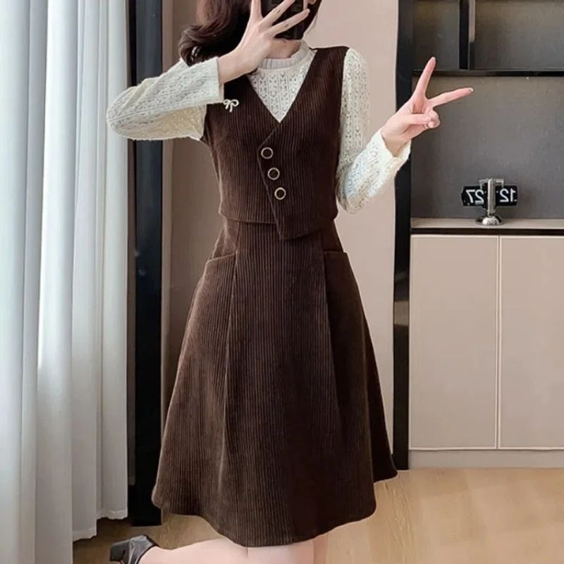 Two Slim Fitting Fake Dresses Cinched Waist to Show Off Slender Figurea Youthful Temperament Beautiful Corduroy Skirt