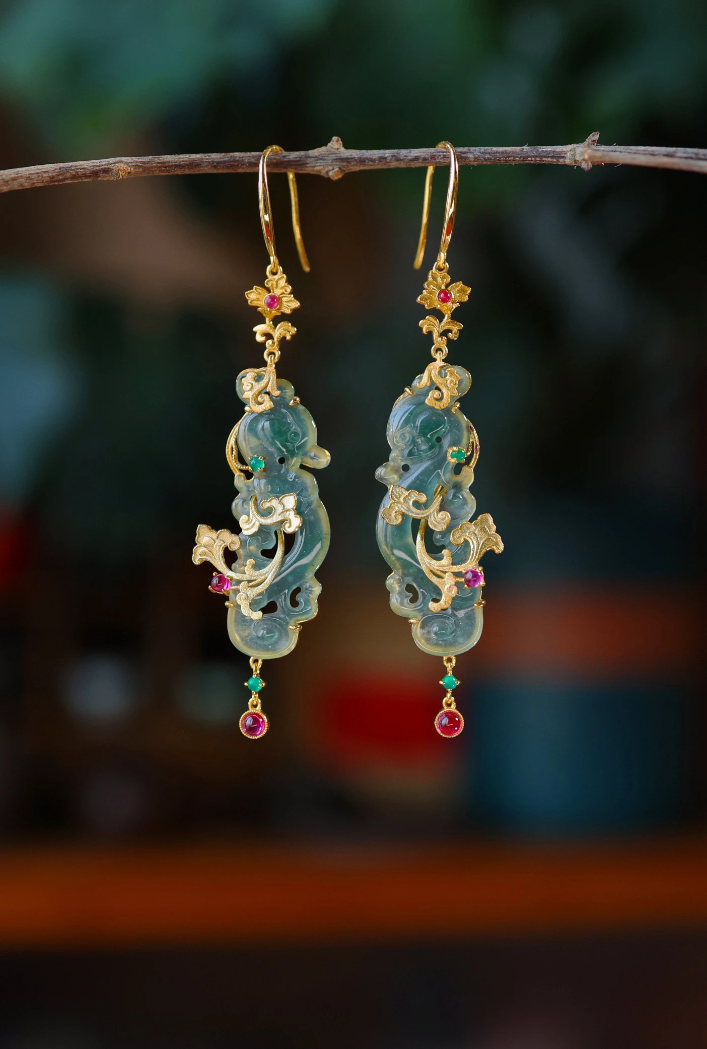 

Позолоченные серьги Ruyi из синего водяного жадеита S925, серебро с акцентами красного и зеленого циркона, китайские благоприятные украшения