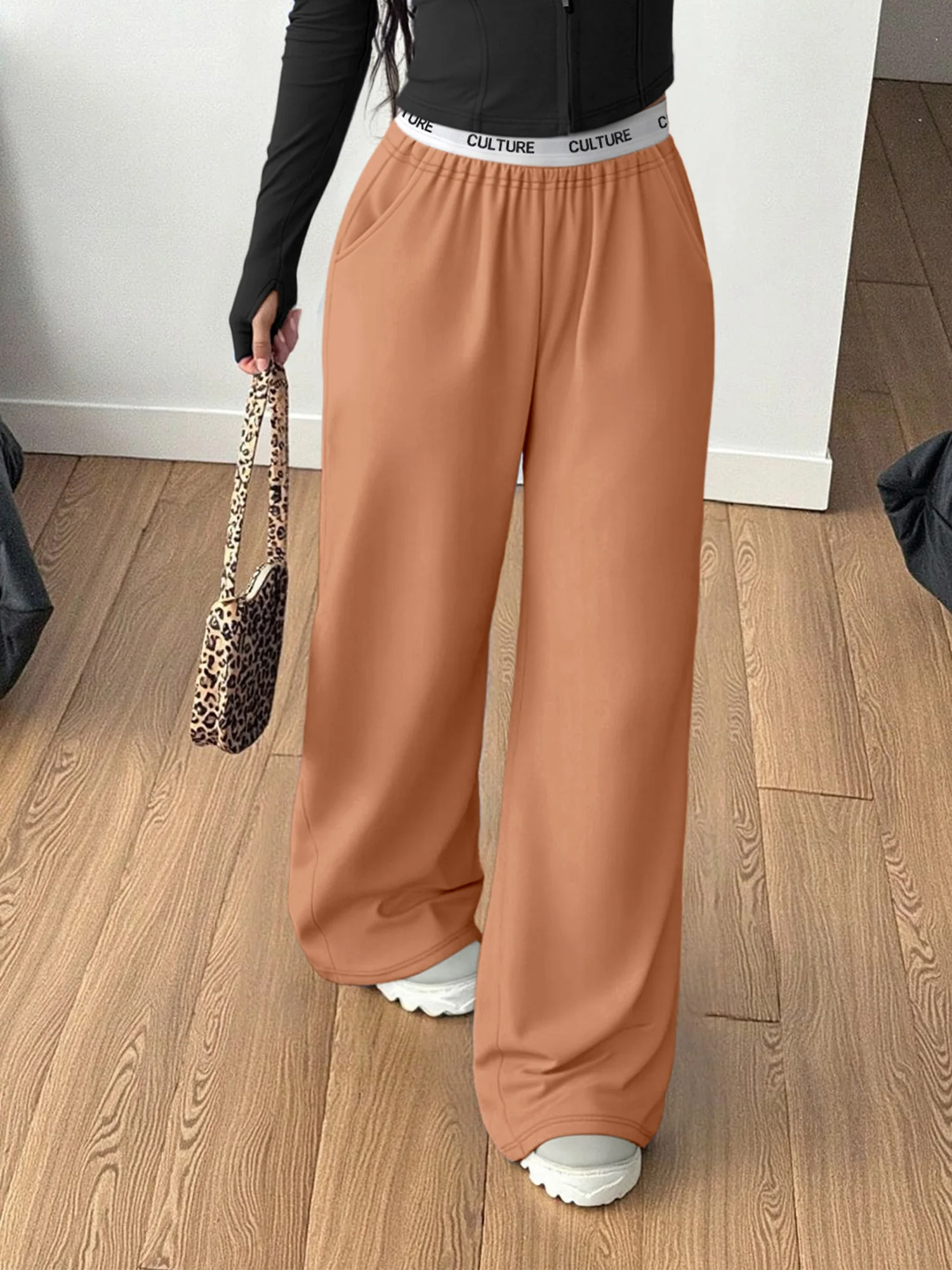 Zwarte loungebroek met wijde pijpen voor dames, ontspannen pasvorm, "CULTUUR" tailleband, zachte casual broek