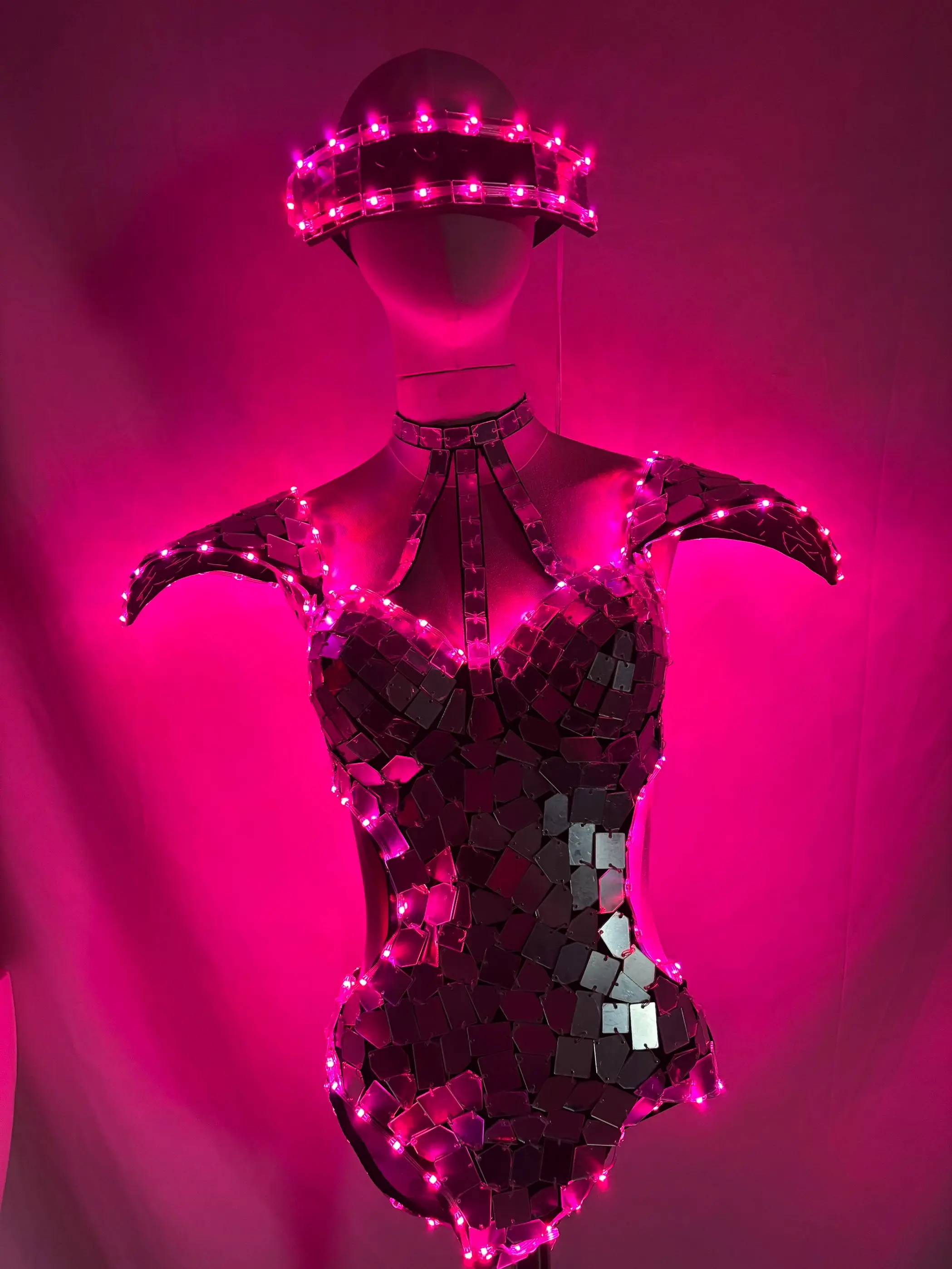 

LED Full Color Mirror Bodysuit Women Dance Costume Silver Sequins Fly Shoulder Halloween Stage Performance Gogo Show Outfit