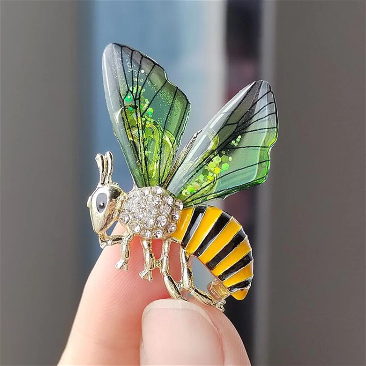Dreamlike Enamel Elf Bee Brooches For Women Unisex Trendy Cute Acrylic Insect Pins Jewelry Practical Gift Party Office Accessory