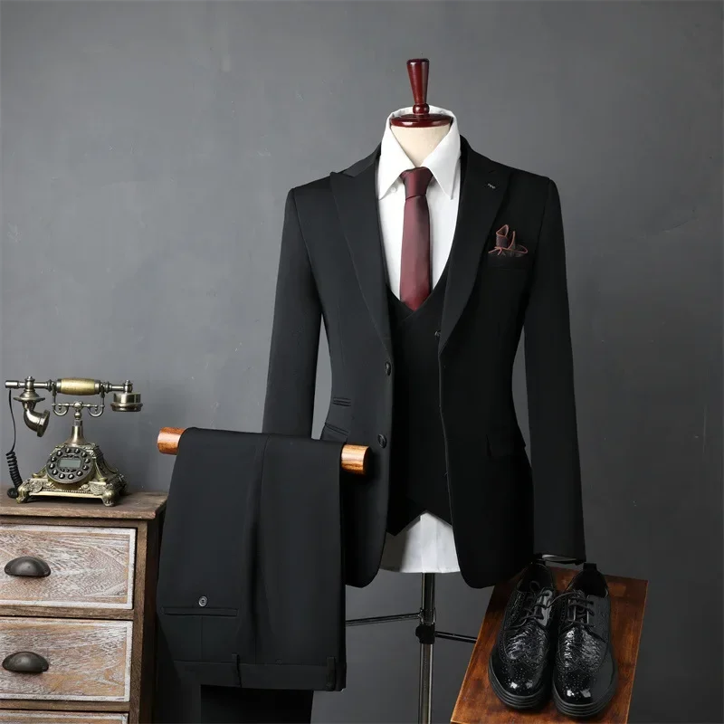 (52) Customized New Style Men’s Wedding Suits and Formal Wear