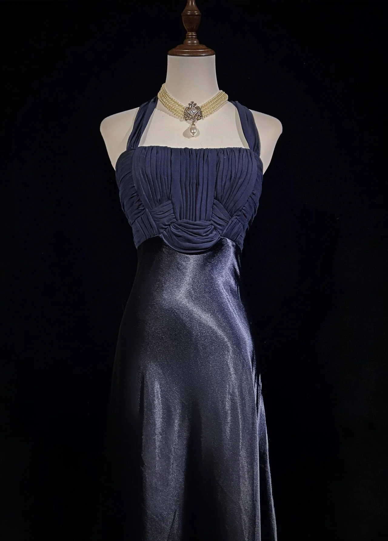 Vintage Navy Blue Evening Dress Slim Waist Cinched Back Suspender Sleeveless Pleated Formal Occasion Banquet Celebrity Dress