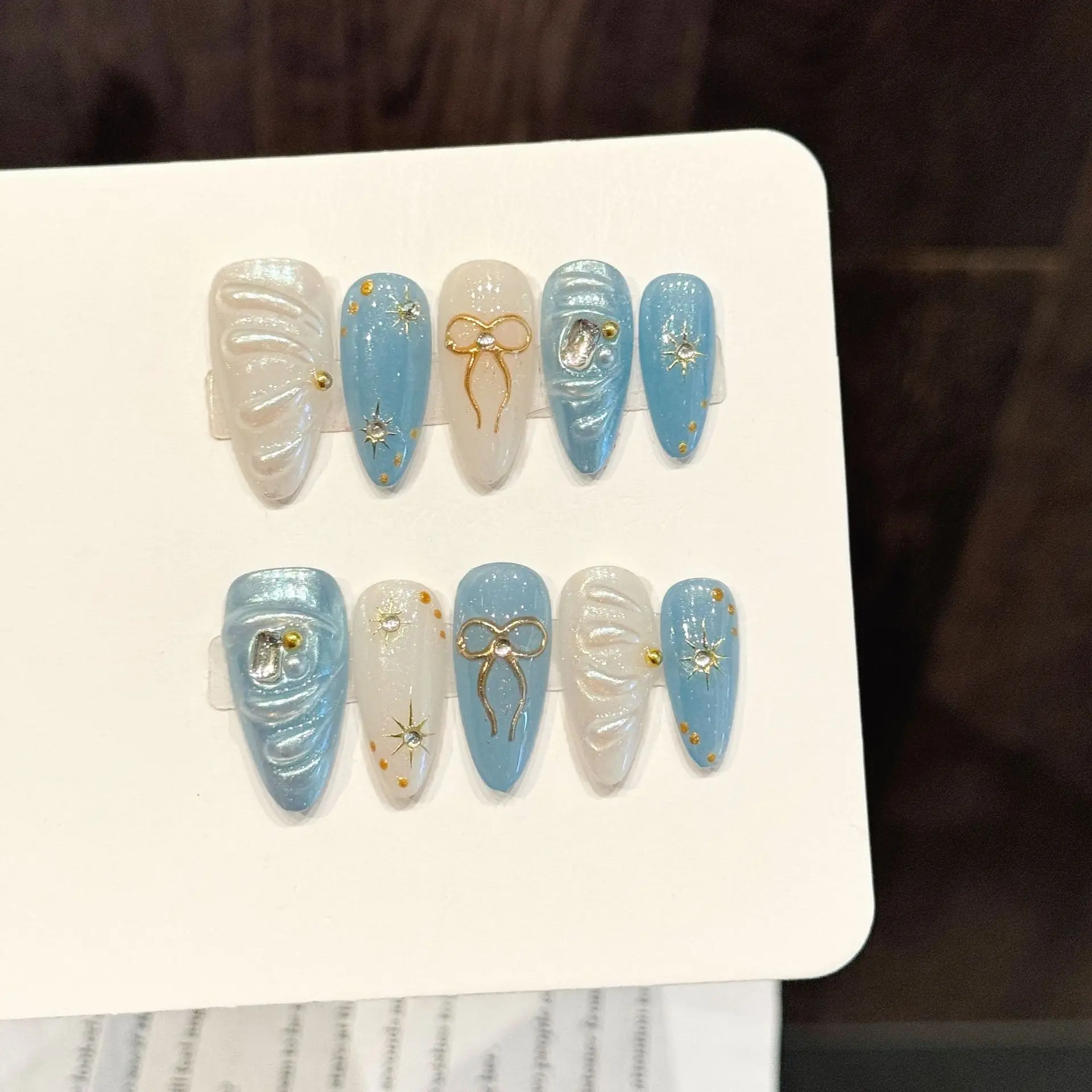 10 stuks amandelvormige pers op nagels handgemaakte blauw witte aurora gouden strik kraal ontwerp nepnagels draagbare nail art tips voor meisjes