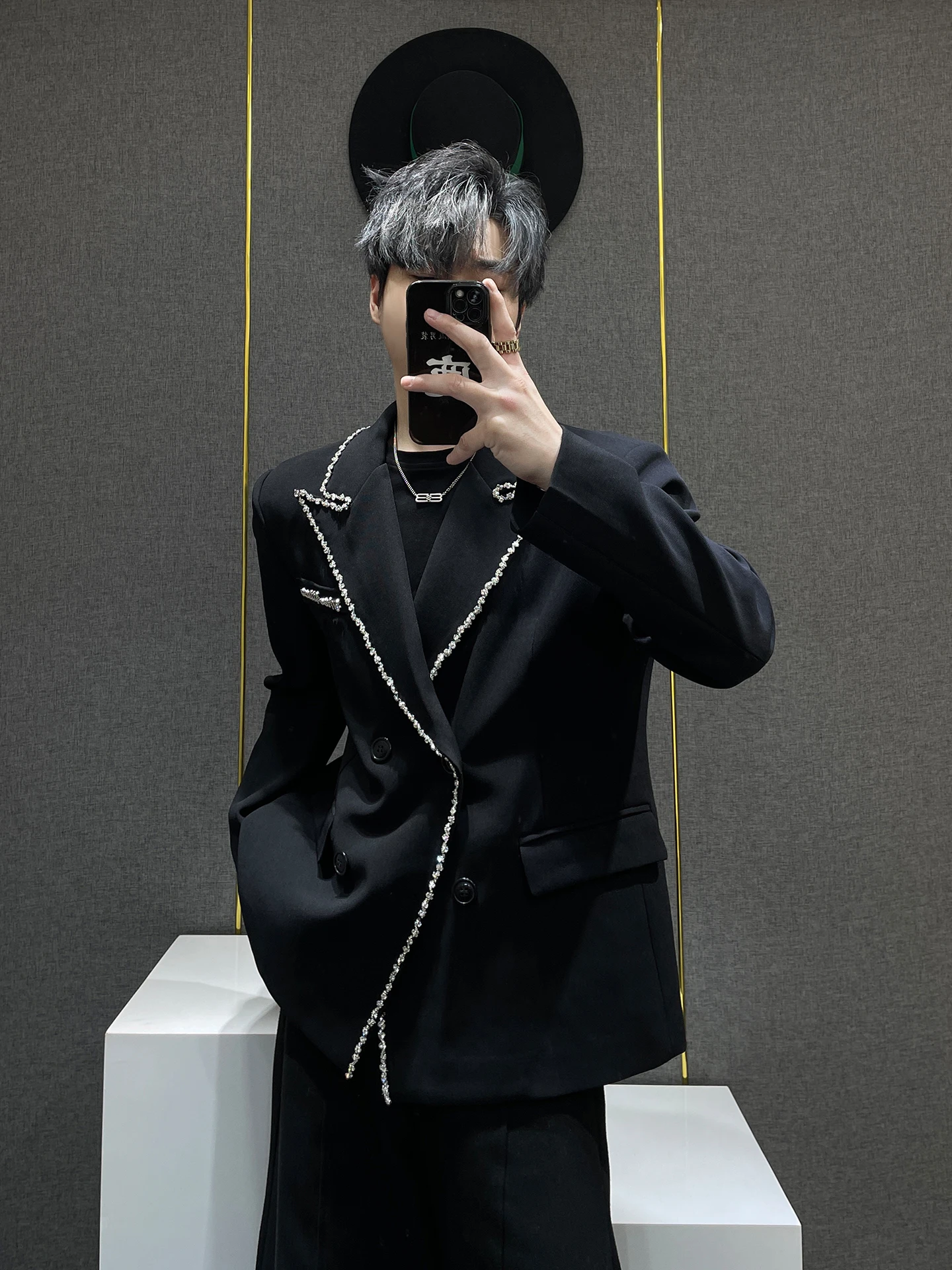 Elegant Casual Men's Suit Jacket with Shoulder Pads Diamond Embedded Design Fashionable Urban Style Long Sleeve Pure Color
