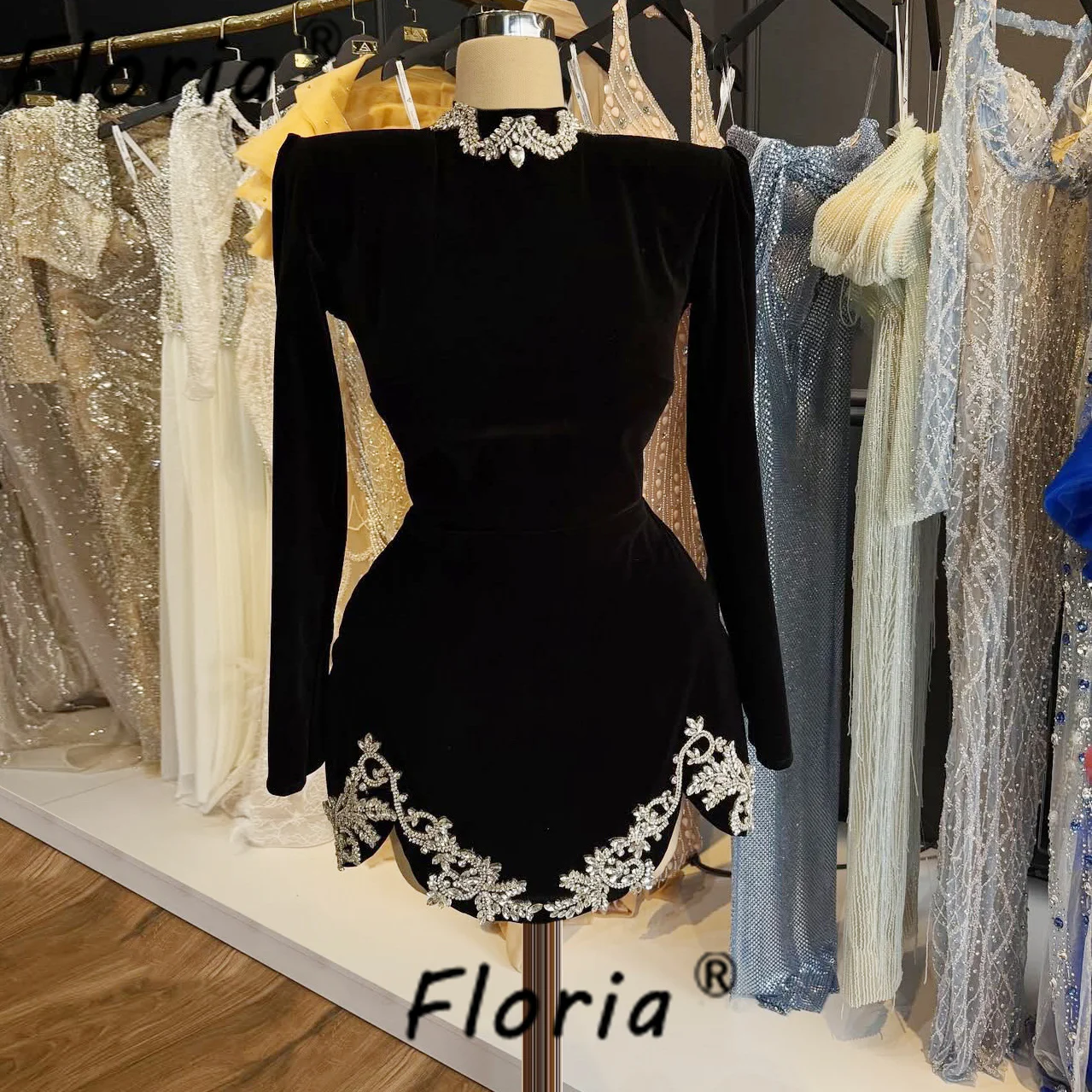 فستان كوكتيل مثير بكريستال أسود مخملي بأحجار وأكمام طويلة فساتين حفلات موسيقية صغيرة مخصصة للتخرج sukienki koktajlowe