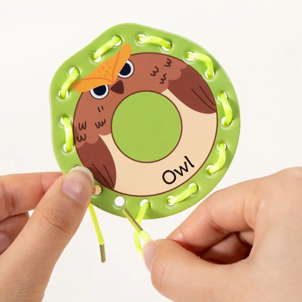 Habilidade motora fina crianças rosqueamento corda placa de madeira educacional crianças laço cartões brinquedos coloridos criativos