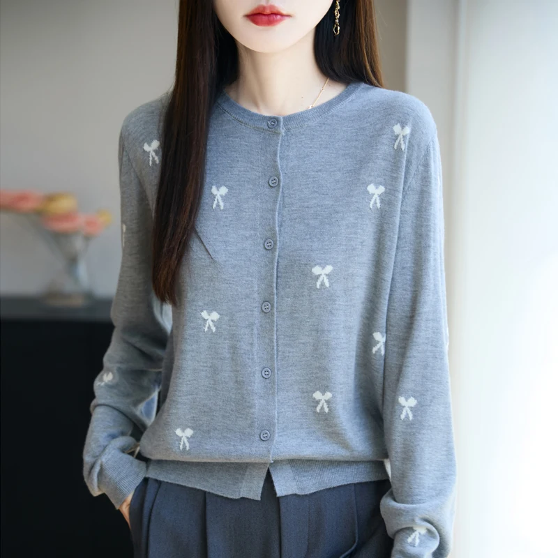 เสื้อคาร์ดิแกนแคชเมียร์ผู้หญิง ฤดูใบไม้ร่วง/ฤดูหนาว 2025 คาร์ดิแกนผูกโบว์ดอกไม้สีตัดกัน เสื้อคลุมผู้หญิง