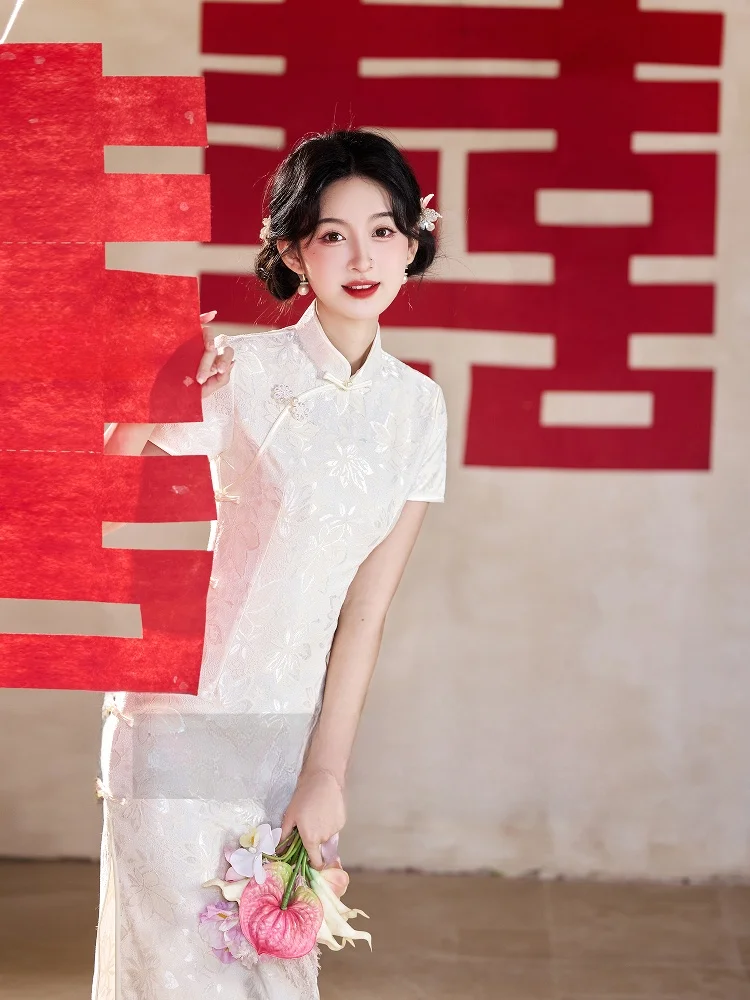 

Белое облегающее платье в новом китайском стиле для женщин: свадебное, для новогодних церемоний, утренний халат, для регистрации.