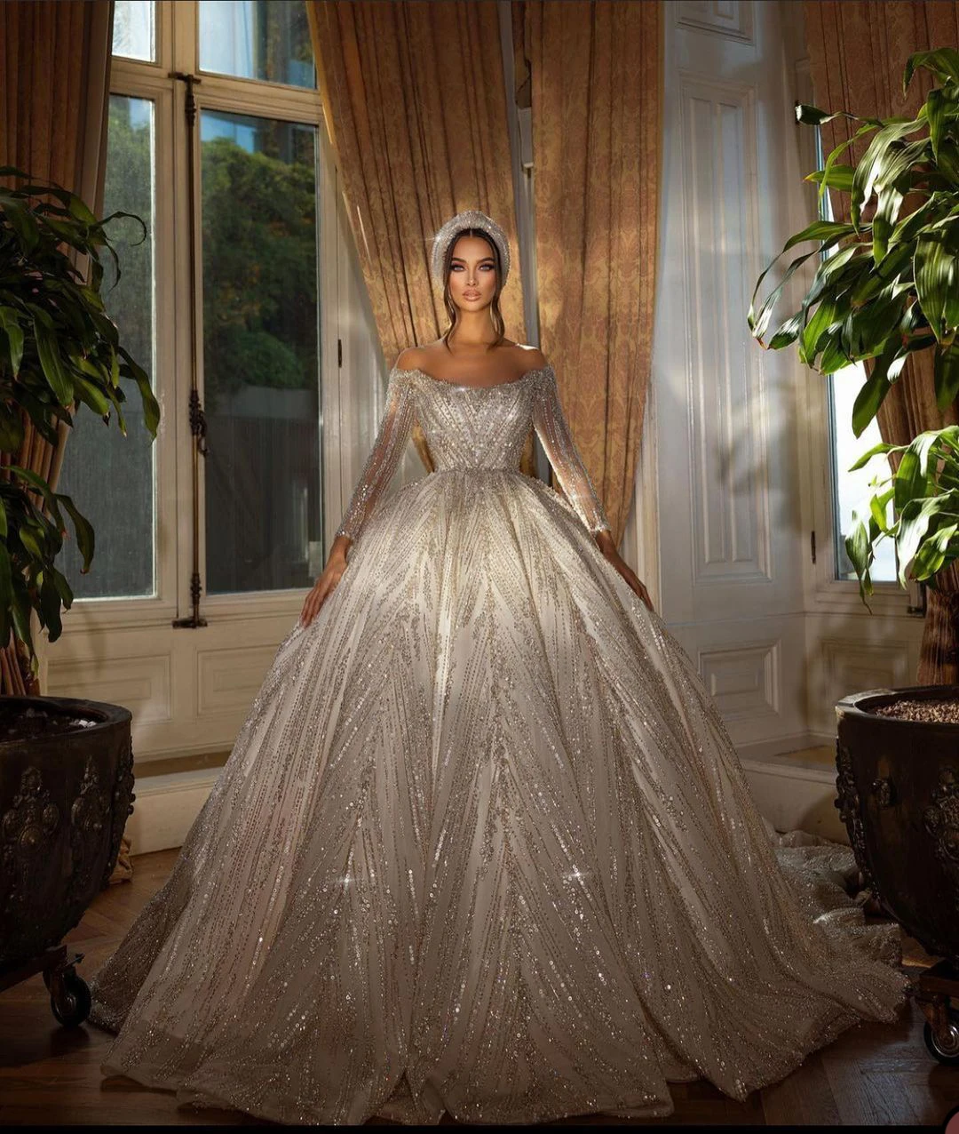 Gorgeous Ball Gown Wedding Dress For Women Sequins Bridal Gown O-Neck Long Sleeves Skirt Sweep Train Dresses