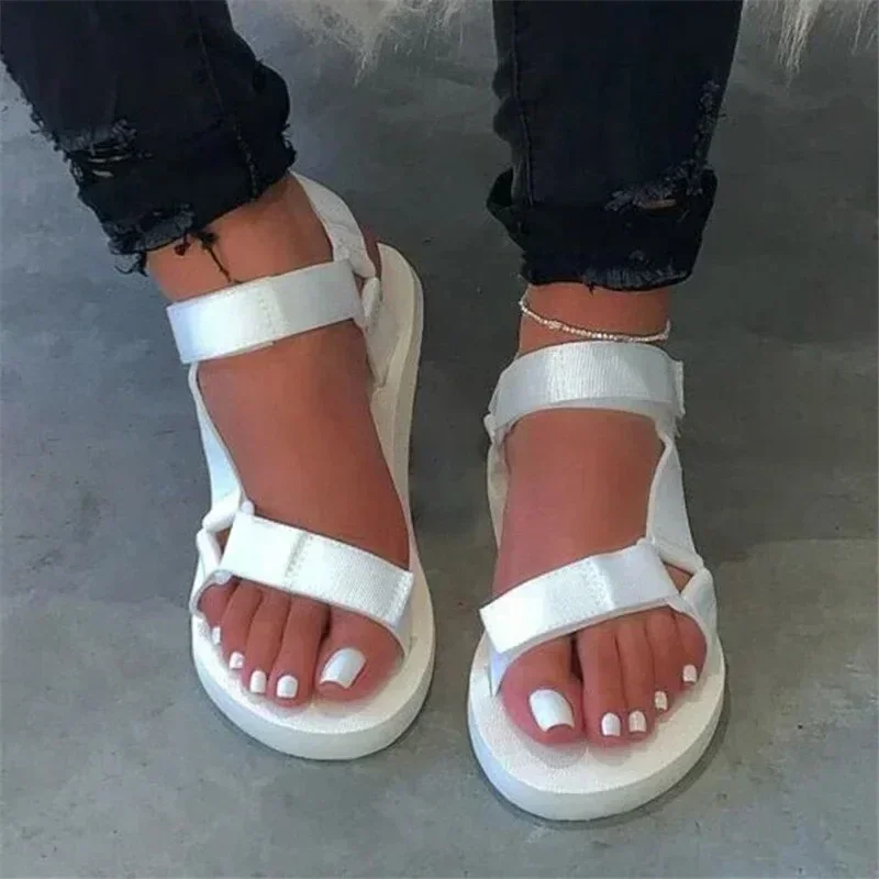 2024 High Quality Versatile Women\'s Sandals Fashion Open Toe Beach Sandals Women\'s New Solid Light Flat Large Size Sandals