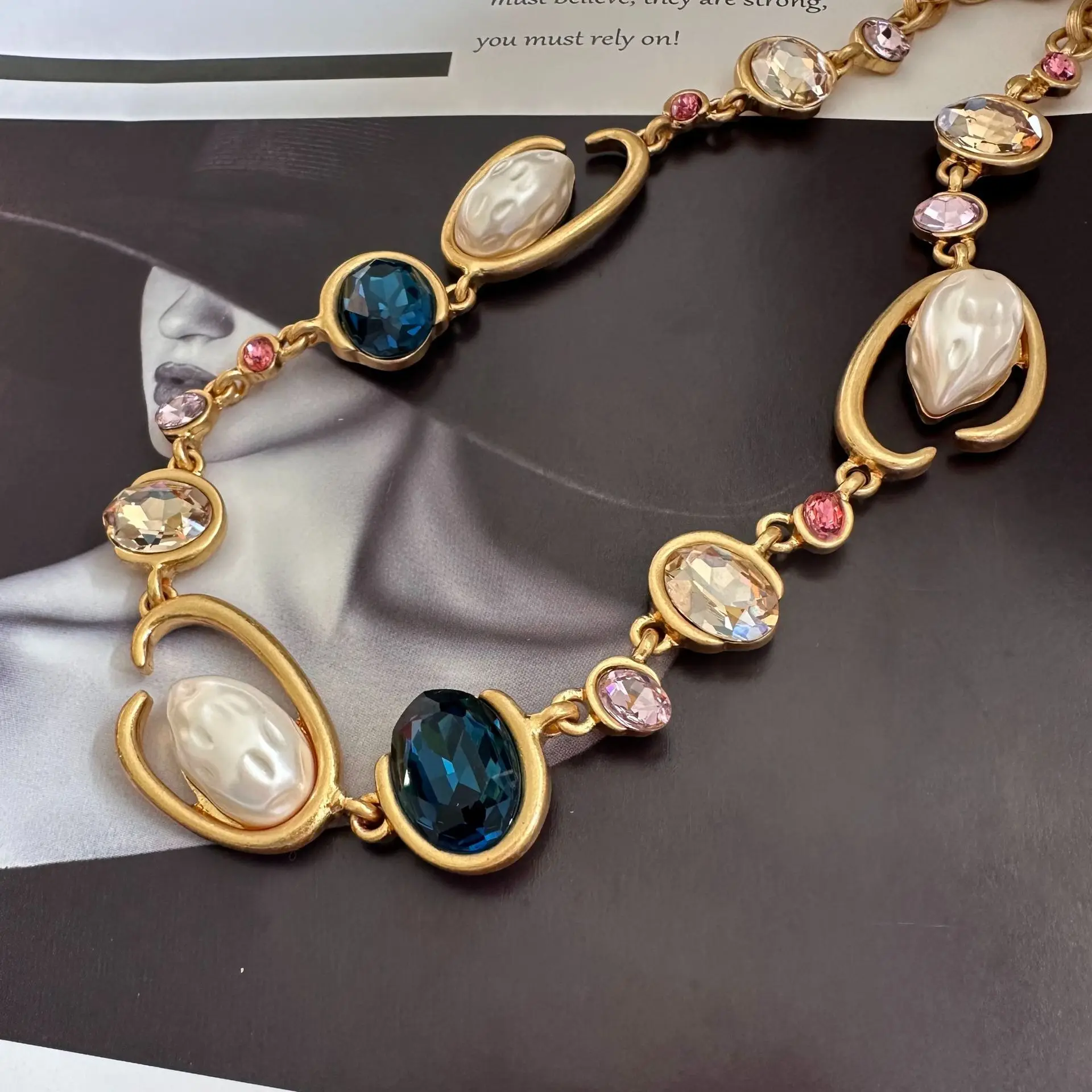 

Oscar French-style Retro Rhinestone Pearl Women's Necklace