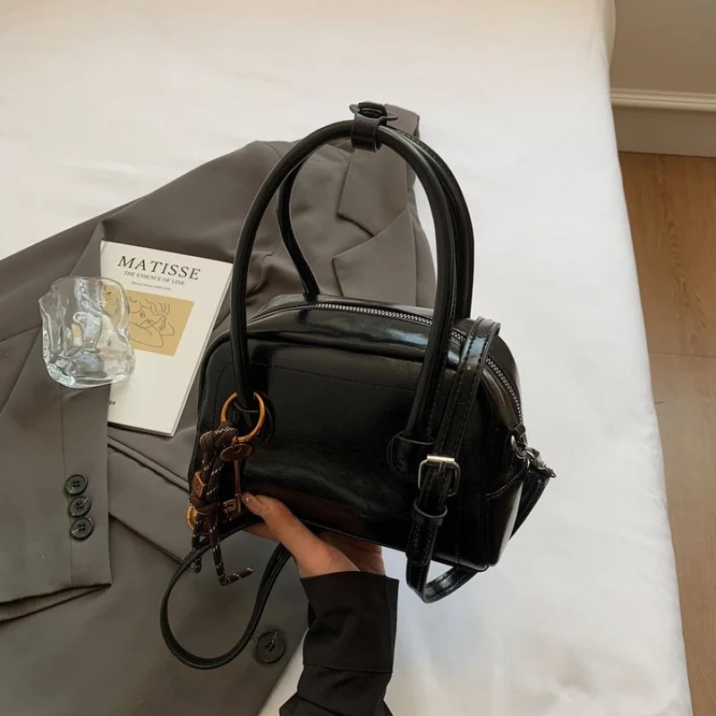 

Popular Women's Crossbody-Bag Leather Made By Famous Designer Elegant And Lightweight For Daily Fashion