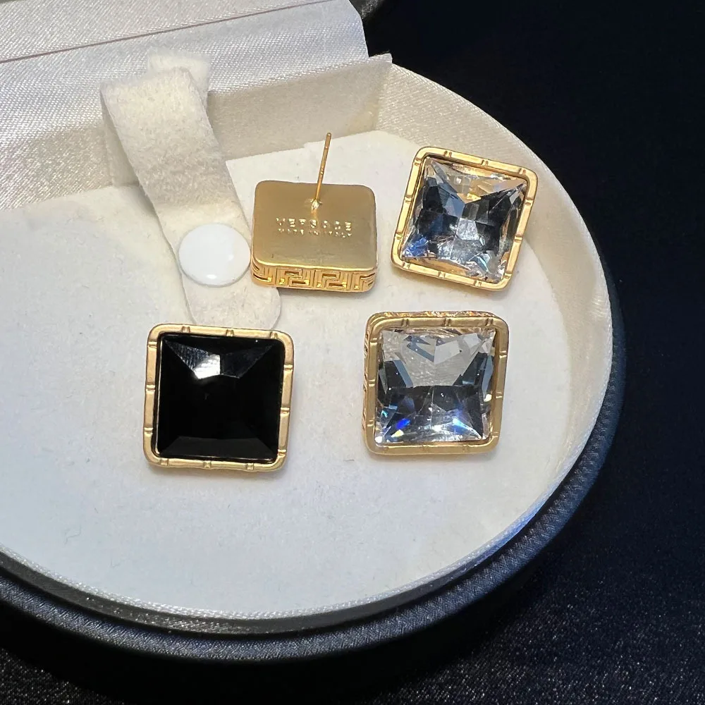 Fanjia vintage stud earrings, diamond style, bronze gold-plated, light luxury, fashion, personality, cool square, marked, second