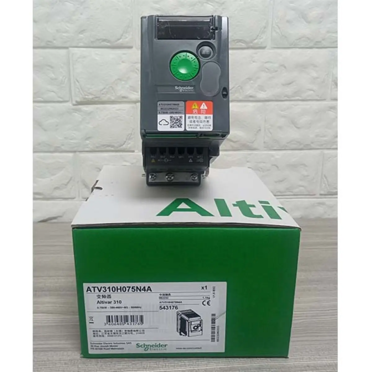 ATV310H075N4A ATV-310H075N4A Variable speed drive ATV310 - 0.75 kW - 1 hp - 380...460 V - 3 phase