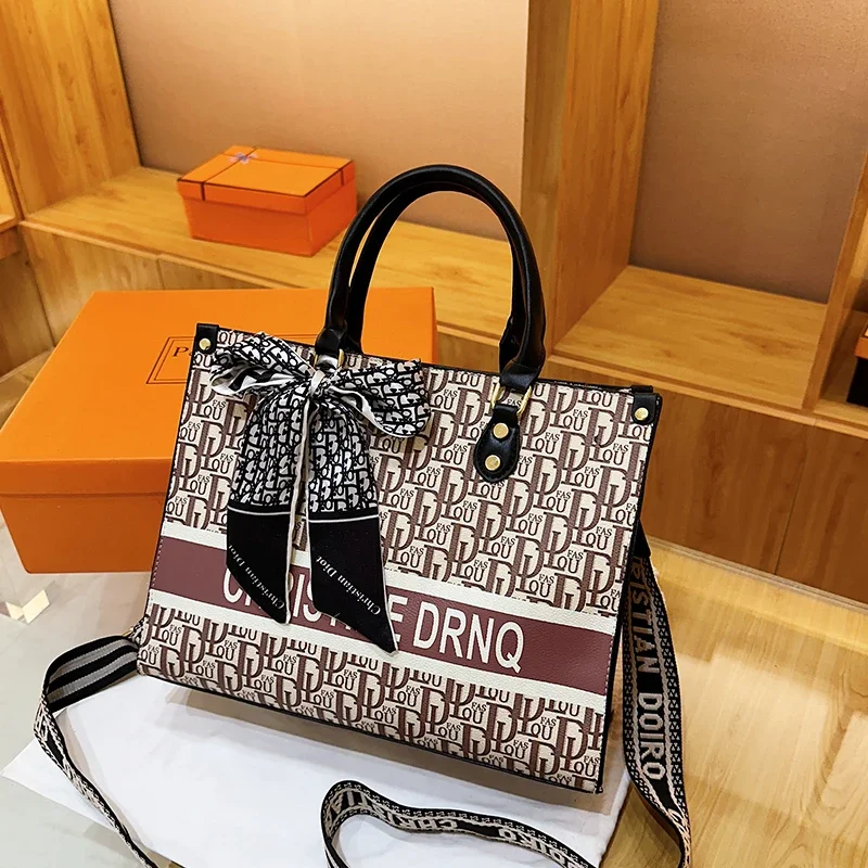 Durable Maillard Style Shoulder Bag Practical Travel Commuting Trendy Presbyopic Printing Exquisite Stylish