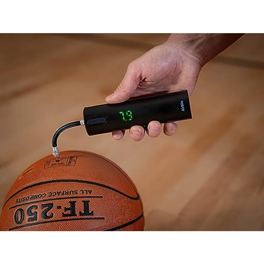 Snelle elektrische balpomp met LED-manometer Max 15PSI voor voetbal basketbal volleybal rugby voetbal zwemmen ring en Oth