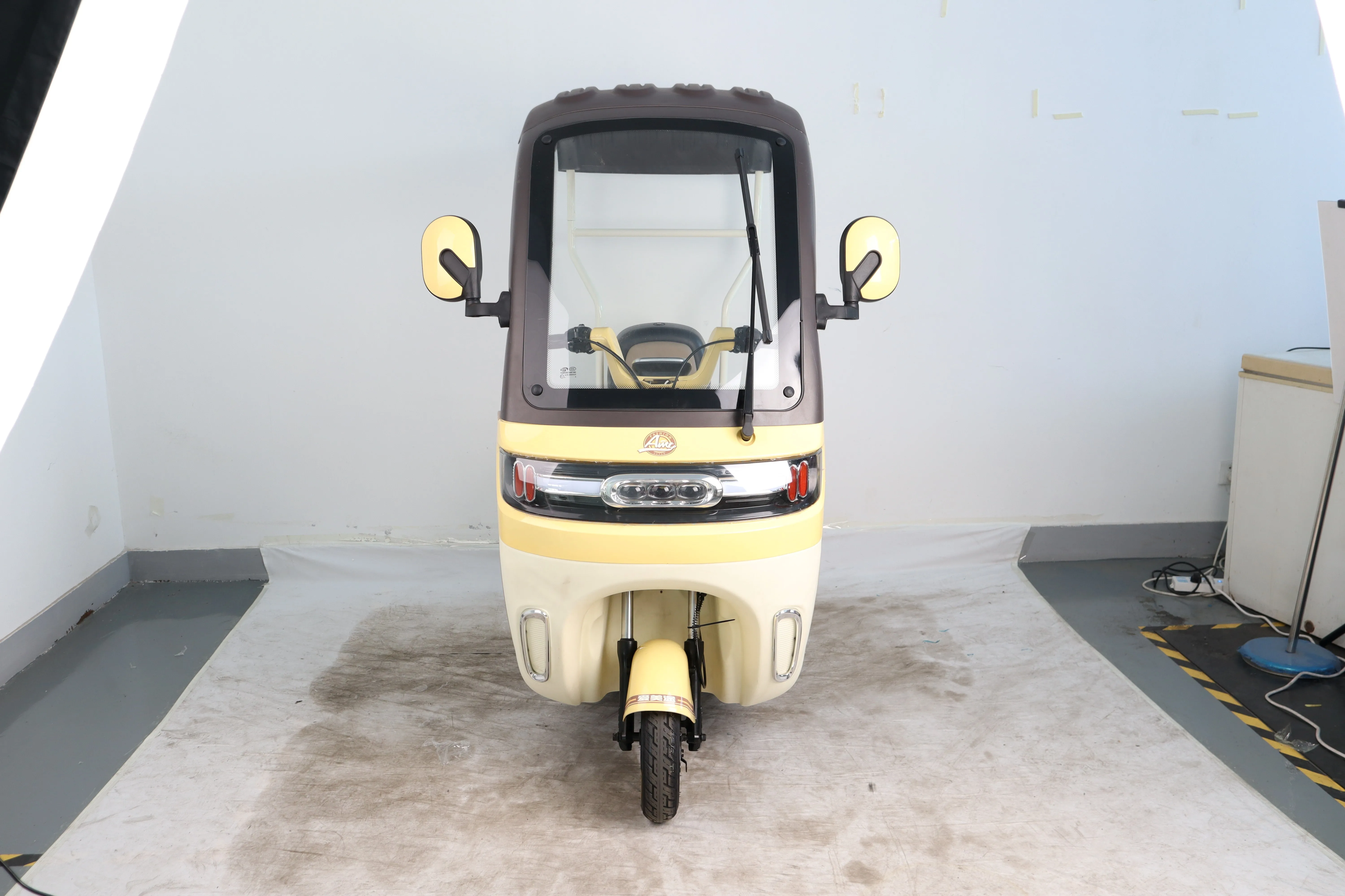 دراجة ثلاثية العجلات ترفيهية للبالغين مع محرك قوي، دراجة ثلاثية العجلات كهربائية للطاقة الخضراء للرحلات القصيرة، إطار سميك، نوع الجسم المفتوح