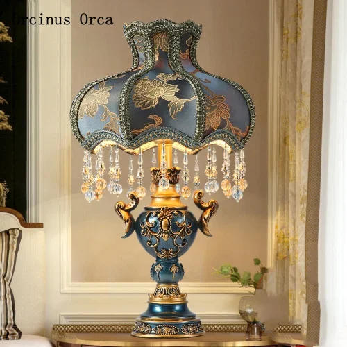 High grade European retro desk lamp bedroom nightstand lamp American luxury creative living room study carved resin desk lamp