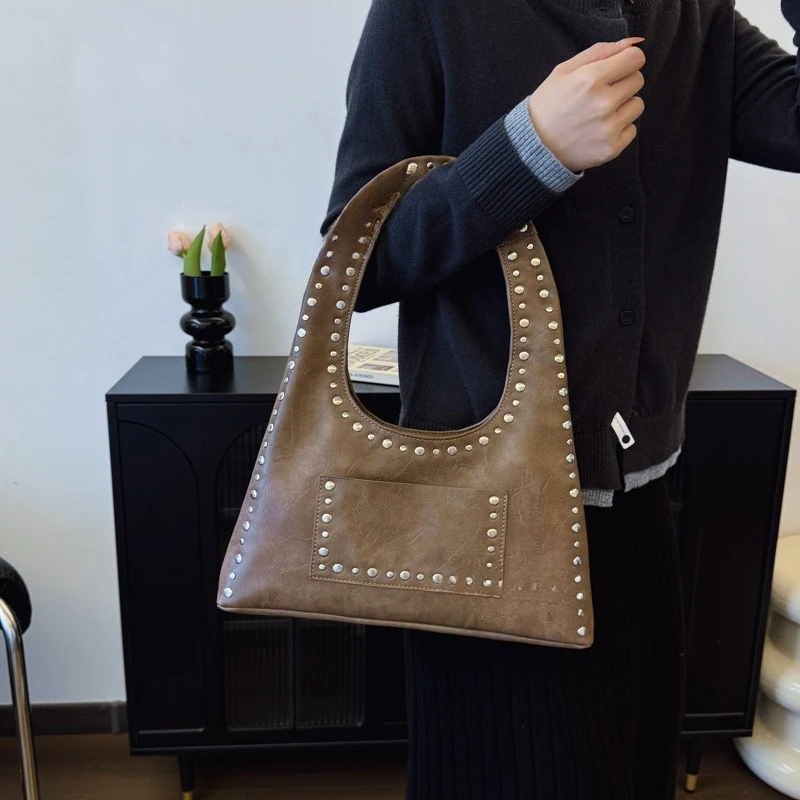 

2026 Retro Rivet Single Shoulder Underarm Motorcycle Bag European and American Fashion Women's Bag Versatile Handbag