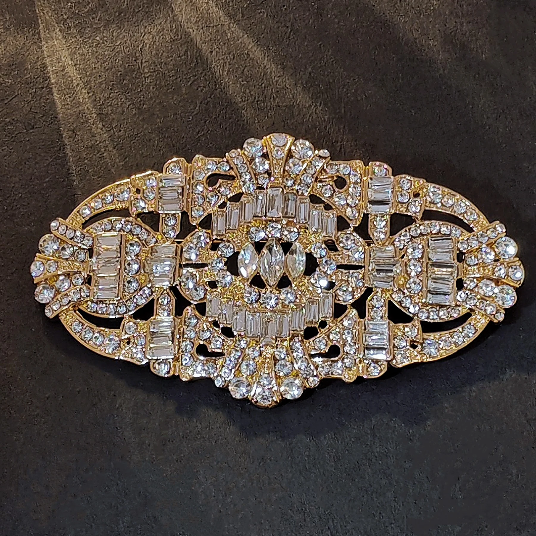 

Victorian Antique Stylish Gold-tone Art nouveau Oval Rhinestone Brooch Pin Costume Jewelry