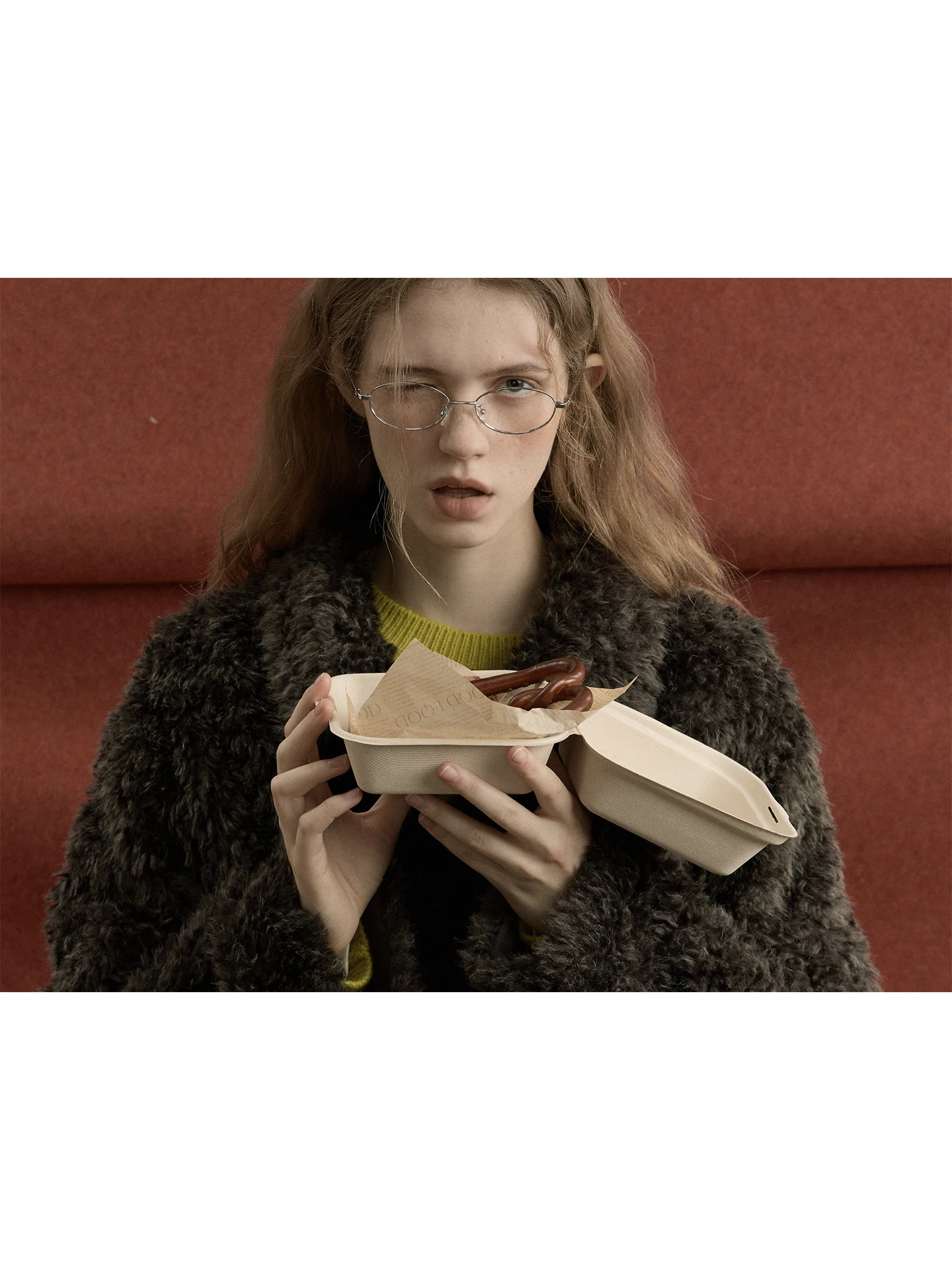 Jaqueta Feminina Casual de Couro com Forro de Pele, Manga Longa, Gola Dobrável e Fecho – Moda e Conforto para o Inverno