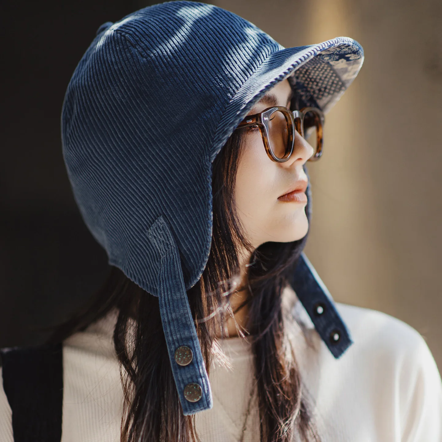 

Maden Женская утеплённая бомбер‑шапка с капюшоном и ушками Вельвет/боро Патчворк Хаки Зима Тёплая ветро‑защитная