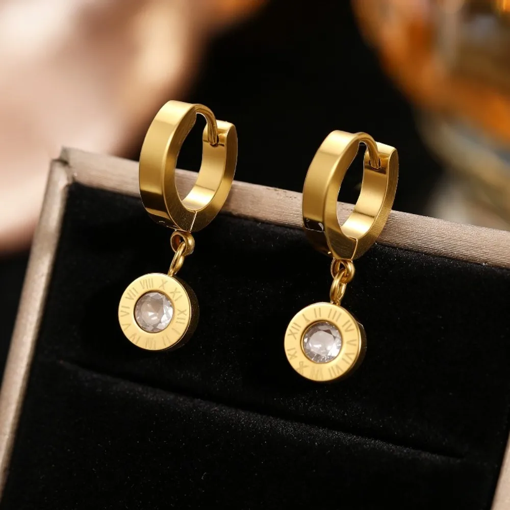 2Pcs Minimalist Geometric Earrings with Synthetic Zircon Circles, Roman Numeral Pendant Earrings, Durable Stainless Steel That Won'T Fade Easily, Simple and Trendy Versatile Accessories, Unisex Couple Style, Fashionable and Versatile, Couple Matching Unisex Design, Suitable for Daily Commuting, Parties, and Vacations