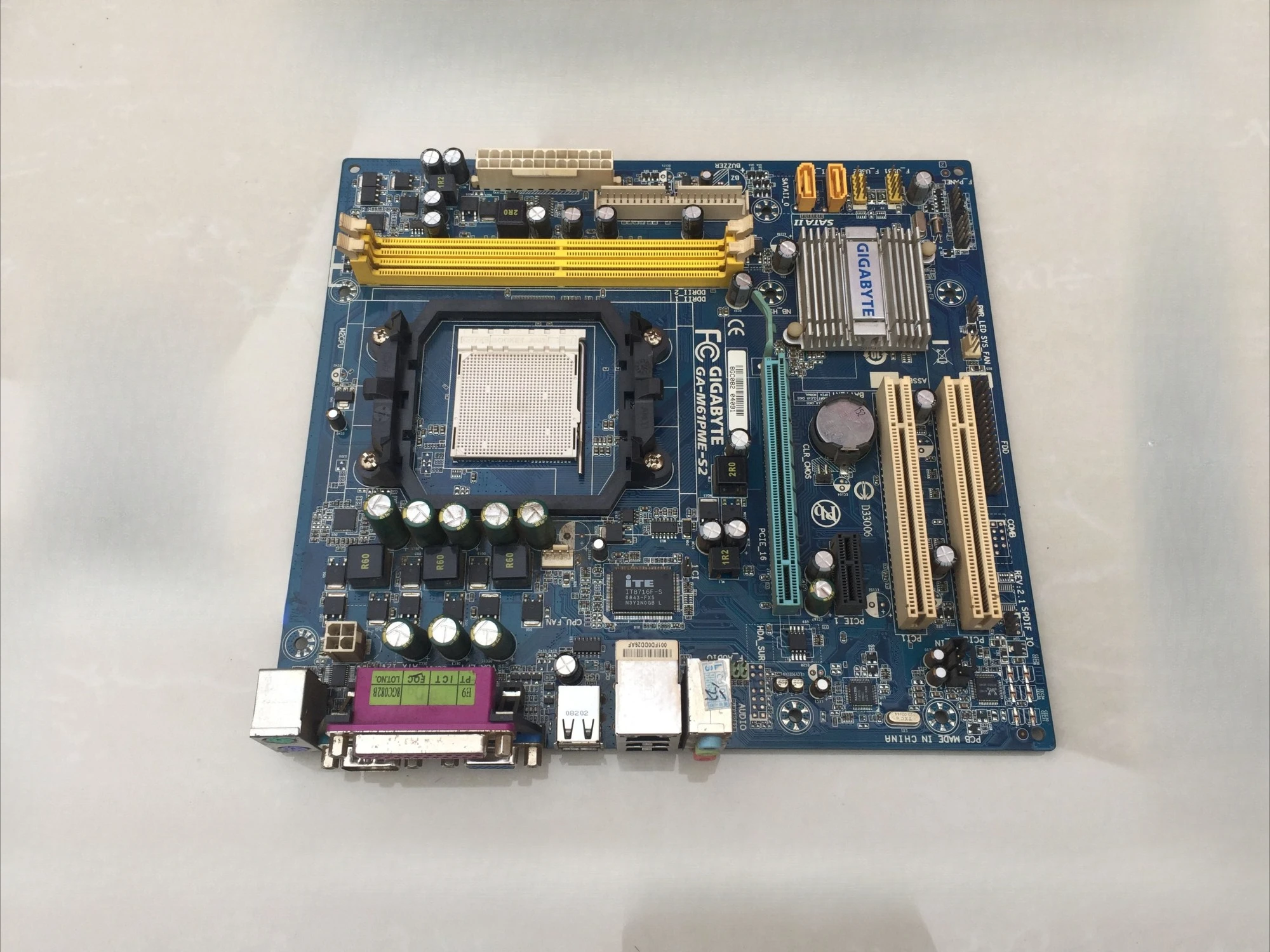 For Gigabyte GA-M61PME-S2 940 Main Board DDR2 Integrated Graphics Card, Support AM2 Quad Core Main Board