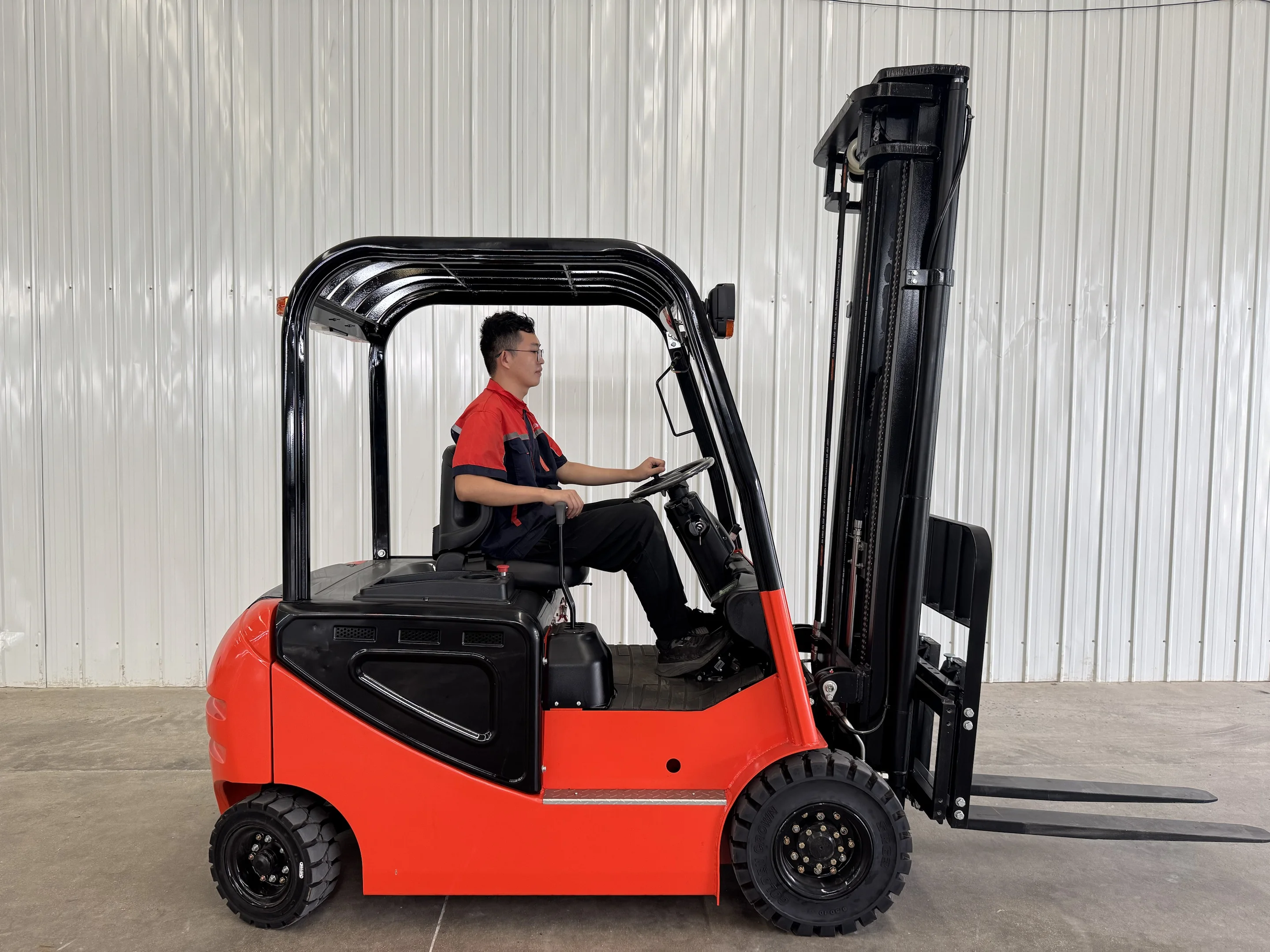 رافعة شوكية هيدروليكية 4x4 معتمدة من CE مع محرك متعدد الوظائف عالي المستوى 1 طن 1.5 طن 2 طن 3 طن للتعامل مع #2