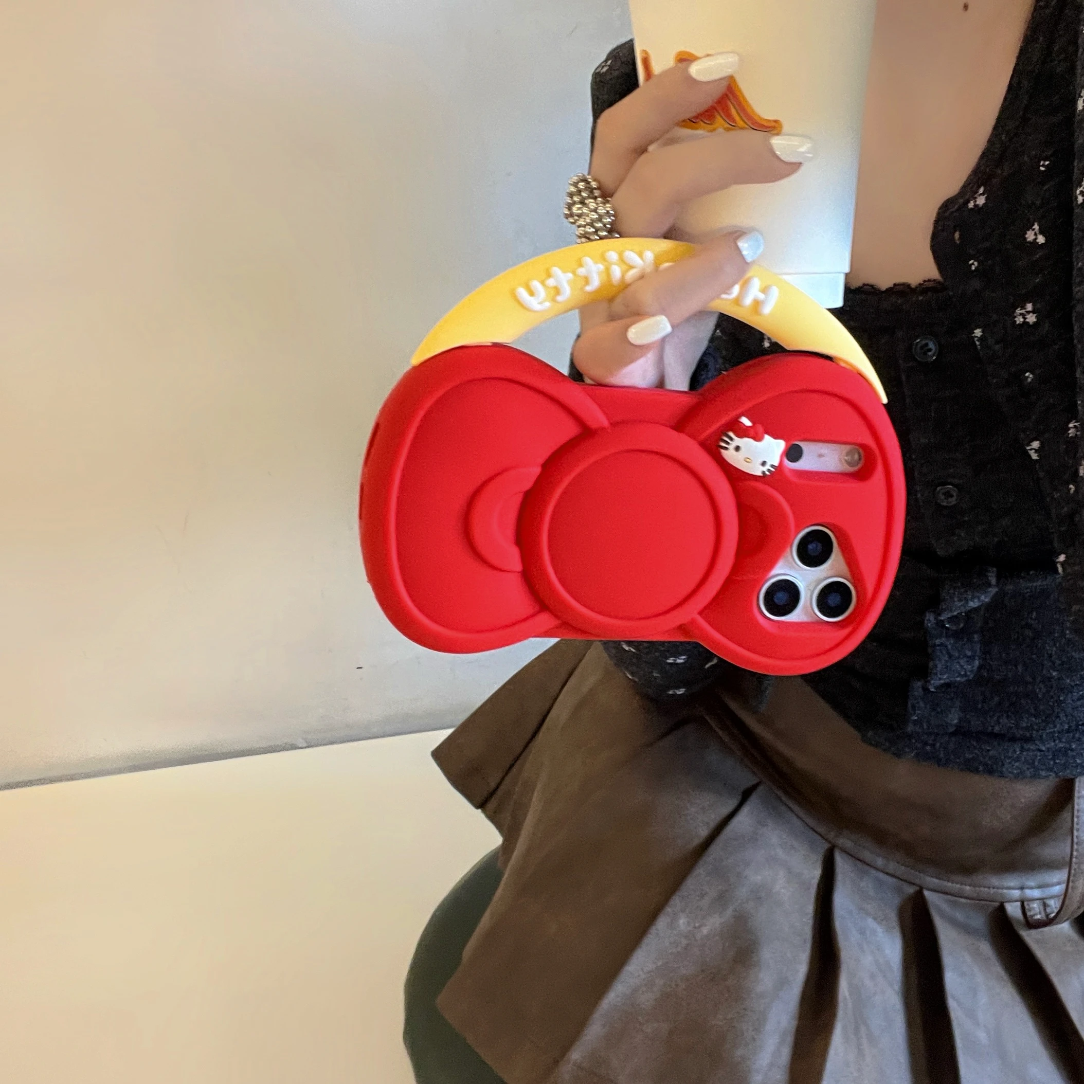 Funda cómoda antideslizante estereoscópica anticaídas para pajarita súper grande para iPhone17 16 12 13 14 15 Pro Max funda roja brillante