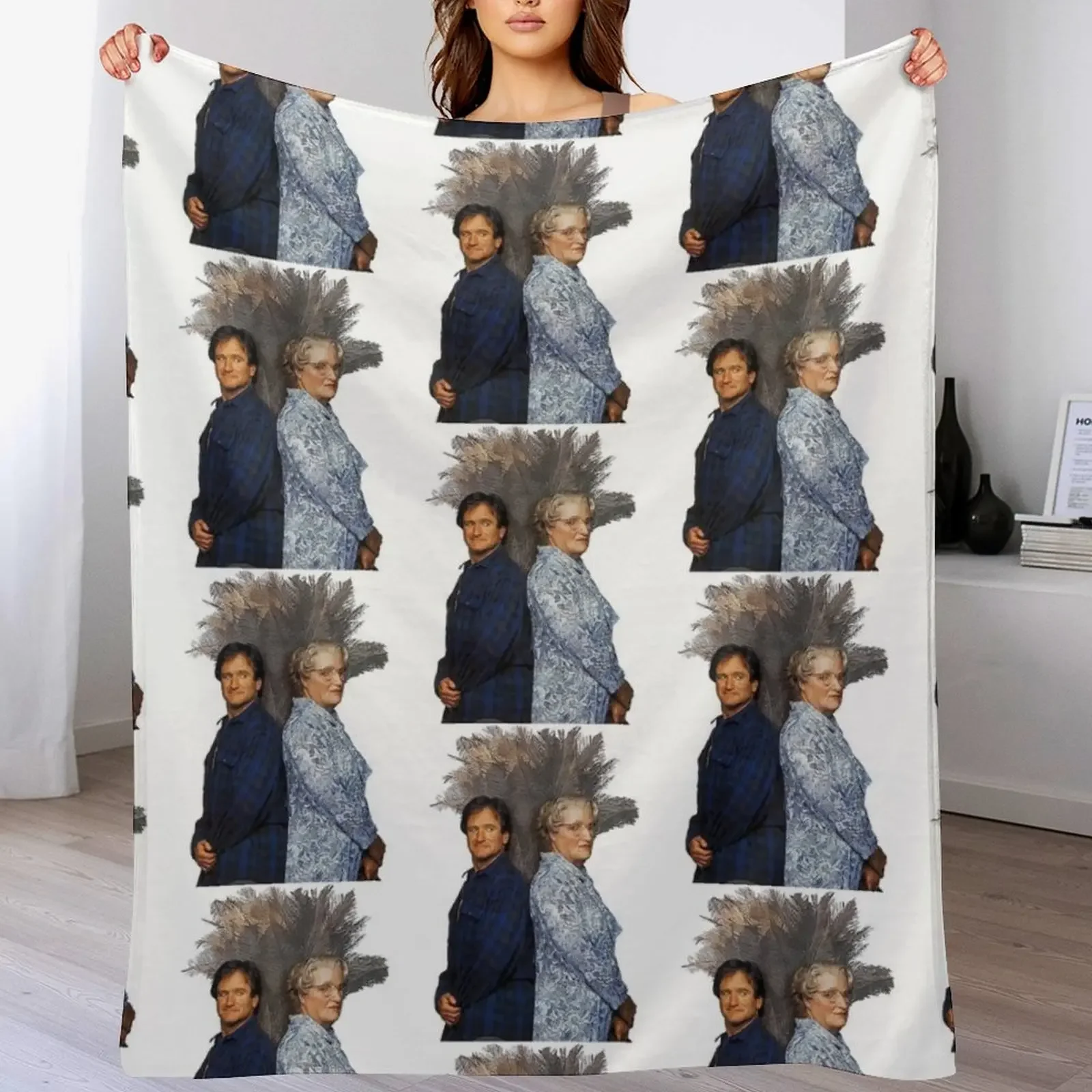 

Robin Williams Mrs Doubtfire Funny Poster Men_s Basic Short Sleeve T-Shirt Throw Blanket Thin halloween For Baby Blankets