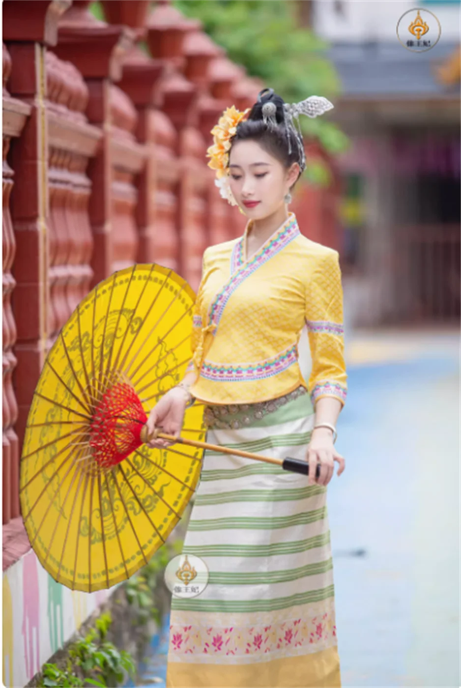 

Dai traditional clothing women's suit with slim fitting and simple sleeves and skirts