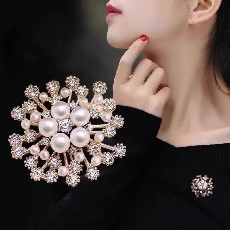 Snowflake Brooch Pin Inlaid Shiny Rhinestone For Wedding BridalClothing Corsage Accessories