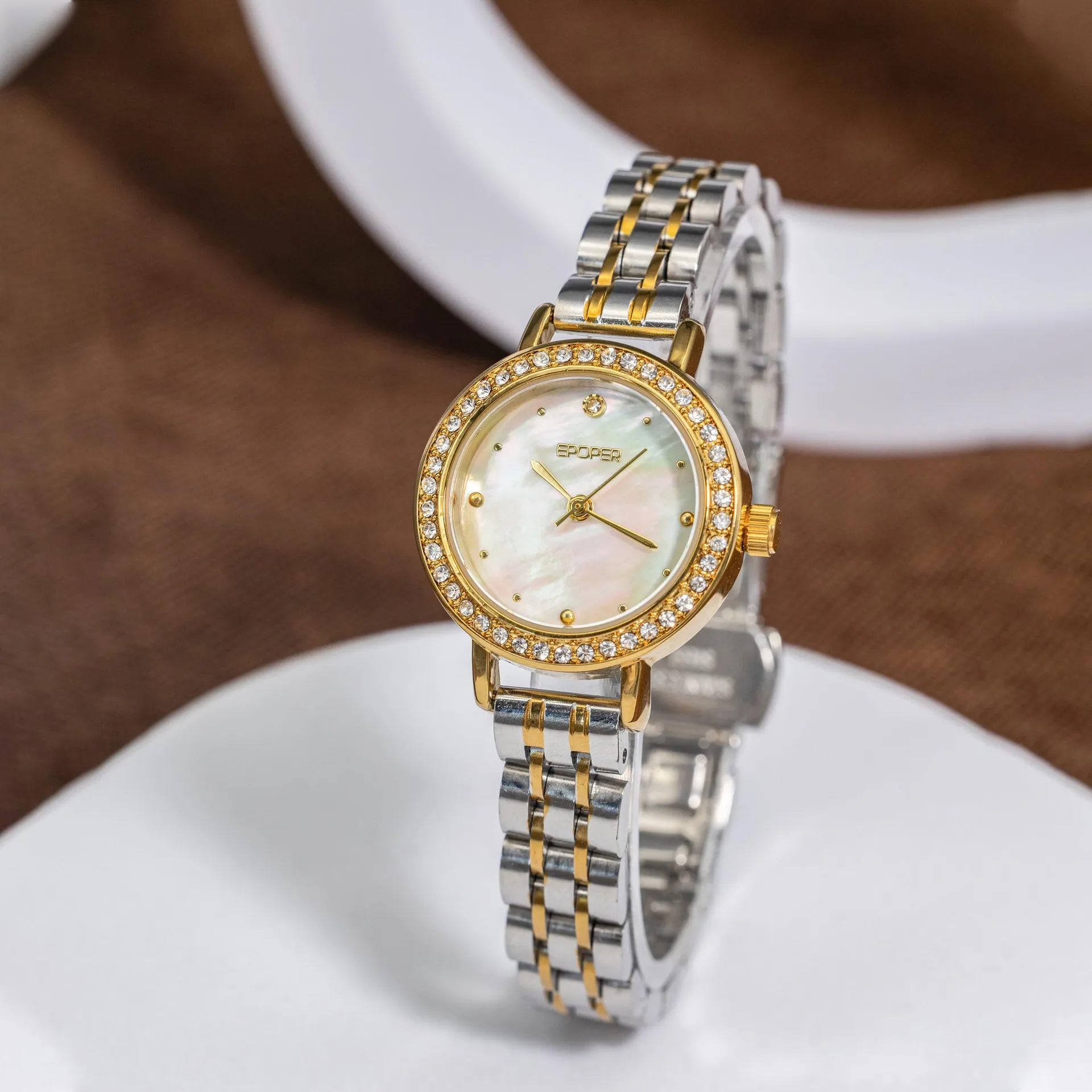 ساعة يد نسائية رائعة، ساعة نسائية أنيقة وفاخرة، ساعة كوارتز ذهبية صغيرة راقية وأنيقة، سلسلة نسائية.