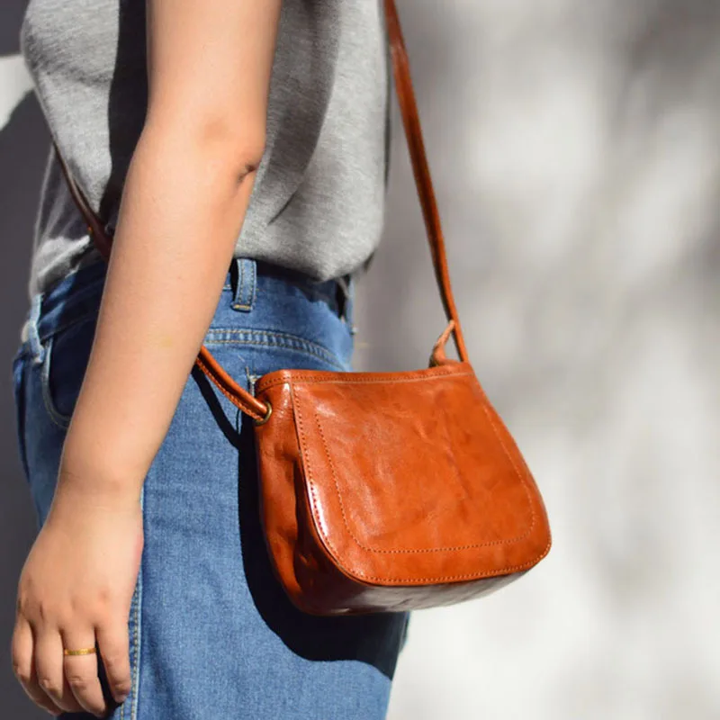 aetoo-petit-sac-femmes-couche-de-tete-sac-a-bandouliere-en-peau-de-vache-nouveau-automne-et-hiver-sac-seau-senior-sens-du-style-etranger-tout-le-c