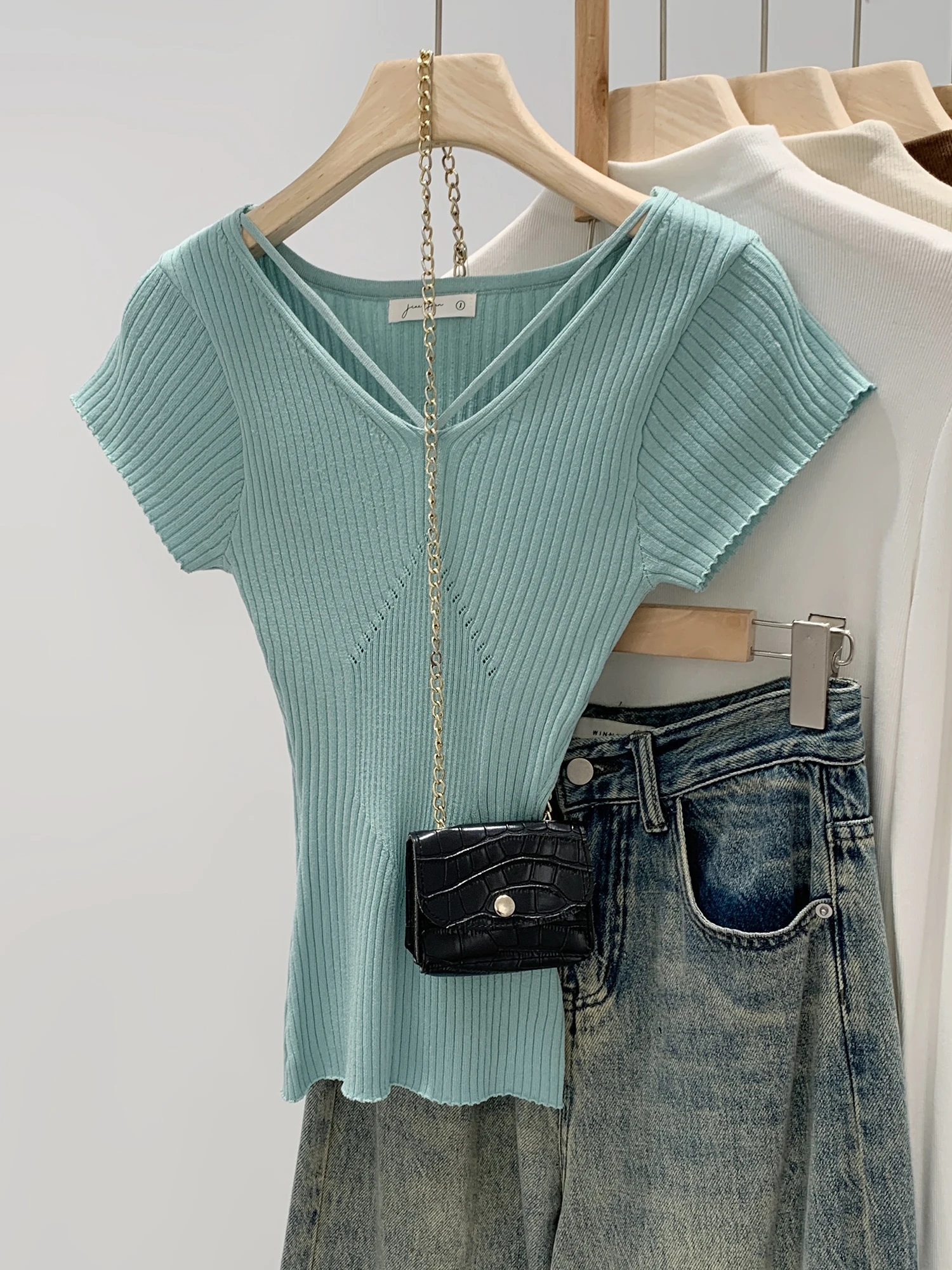 Chic V-Neck Short Sleeve Knitted Top Women's Summer Fashionable Light Maturity Waist-Cinched Casual Polyester Blend Knitwear