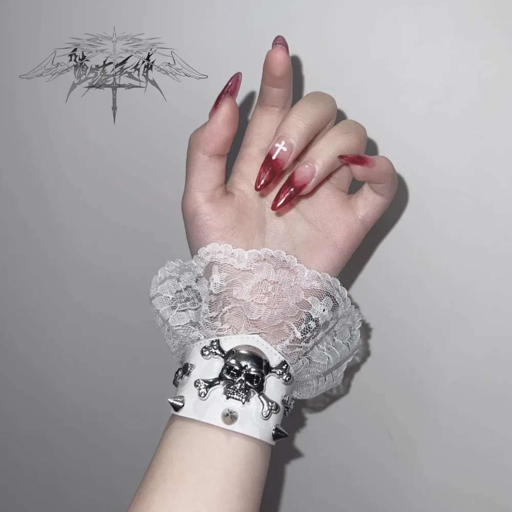 Original Subculture Dark Punk Goth สร้อยข้อมือสีดํา GROUND Bud Skull ลูกไม้เครื่องประดับสวมใส่โดยหญิง Coller