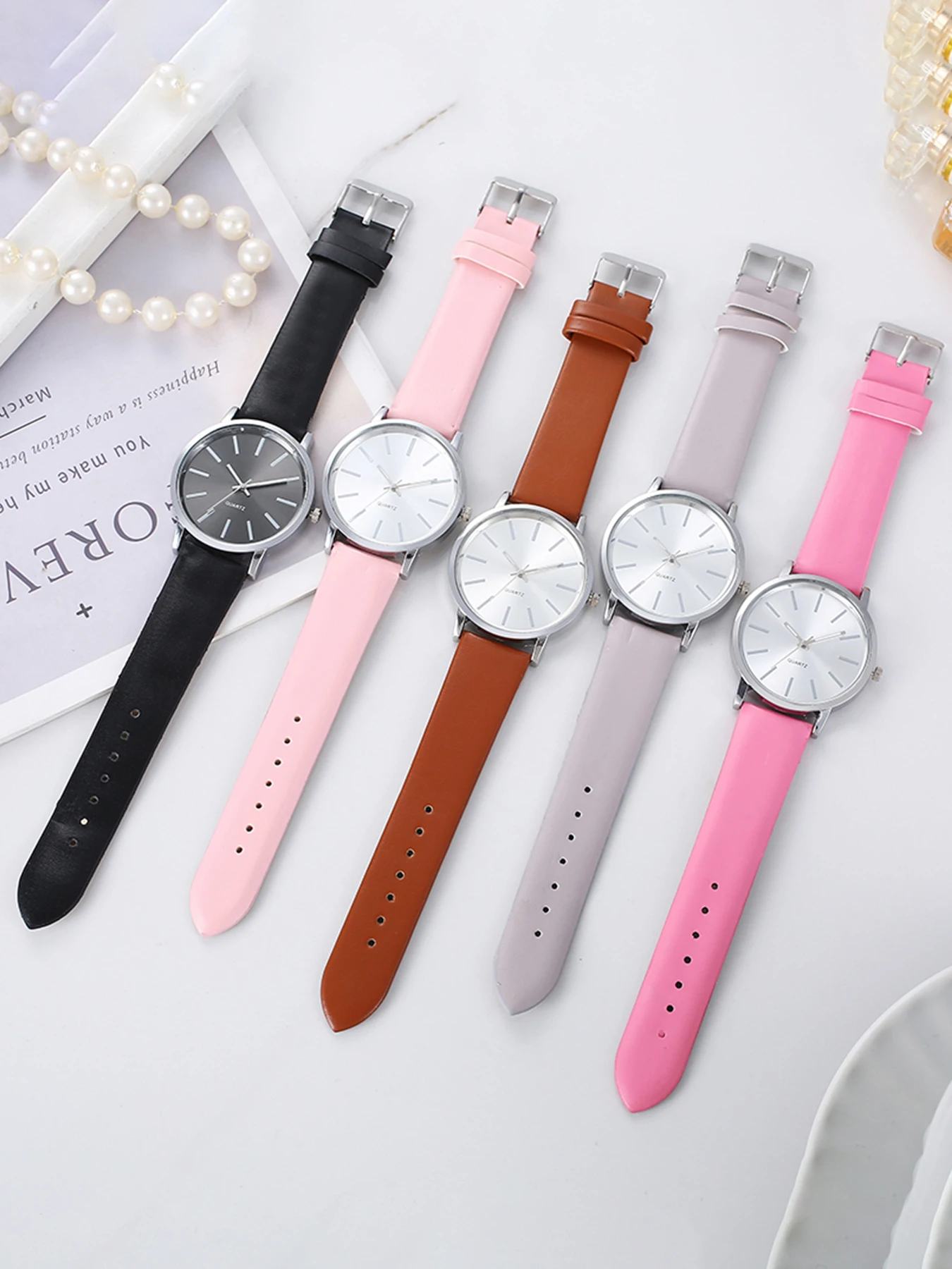 

Минималистичные женские кварцевые часы, наручные часы с многоцветным кожаным ремешком, простые повседневные часы с циферблатом с эффектом солнечных лучей для повседневного использования и офиса.