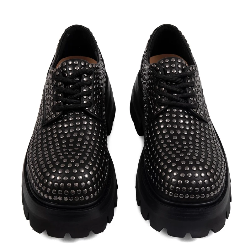 

Мужские туфли дерби с серебряными заклепками, широкая версия, европейский стиль, из натуральной кожи, дышащие, повседневные, на толстой подошве, увеличивающие рост