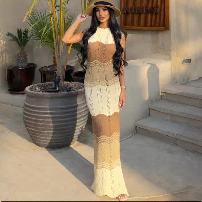 

Fashion Block Color Beach Dress For Women, Figure-Hugging And Sexy, High-Cut Back, Knitted Dress With Halter Neck