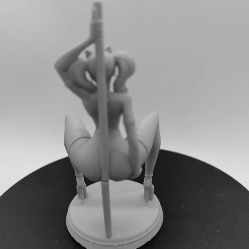 Resin Figures Girl Dancing Pole 1/24 Scale 75mm Vertical Height Assemble Miniatures Model Kit Unassembled and Unpainted Toys