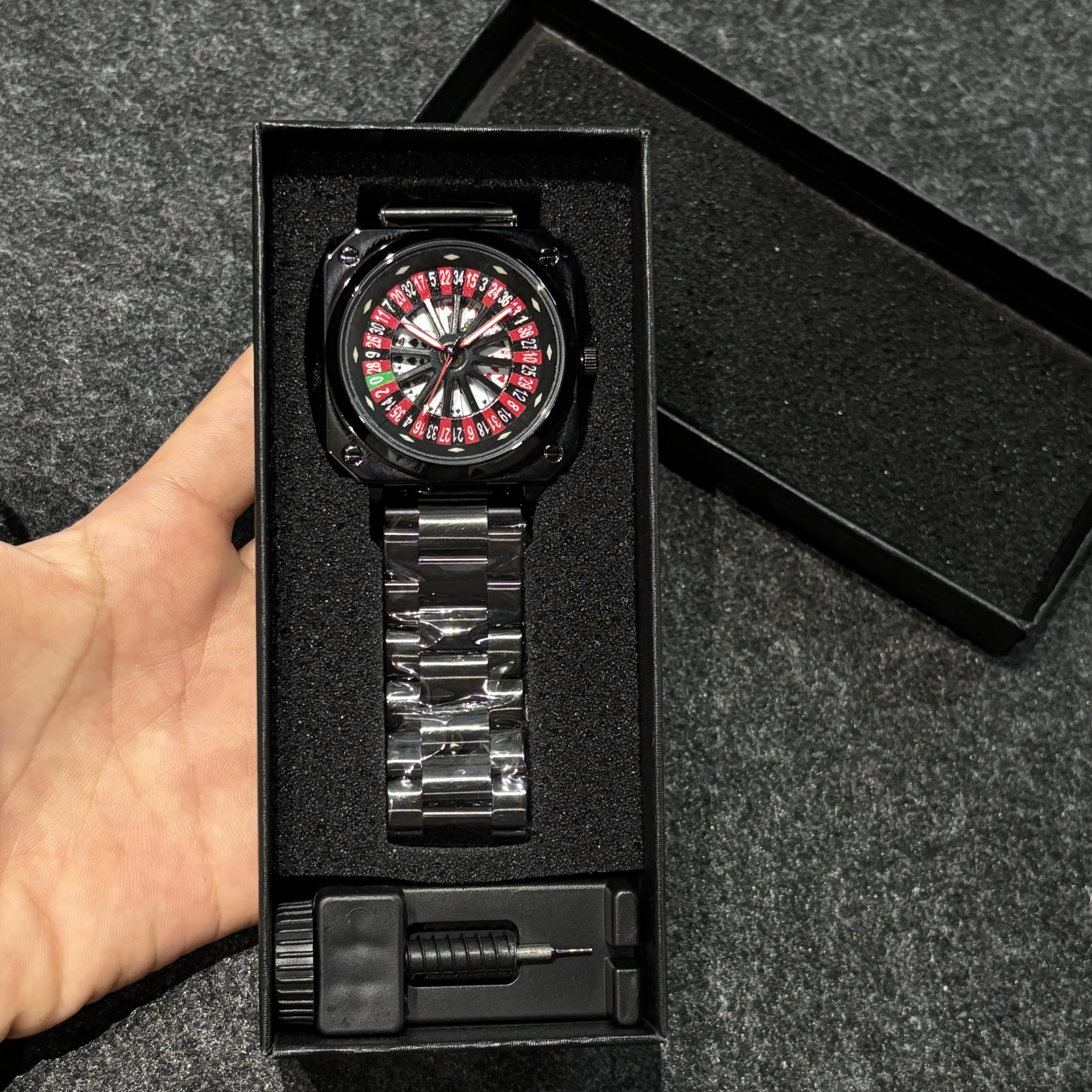 أعلى الفاخرة الرجال سبيكة ووتش الأزياء الإبداعية عجلة ووتش حركة الكوارتز الأحمر والأسود بوكر الرياضة ساحة الدورية ساعة رجالي #2