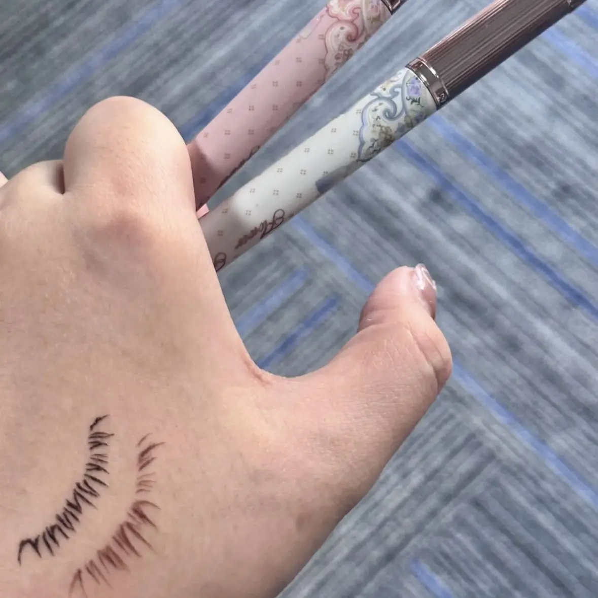 Flower Knows Butterfly Cloud Schouder Eyeliner Maanlicht Zeemeermin Sprankelend Extreem fijn Langdurig Waterdicht Geen vlekken