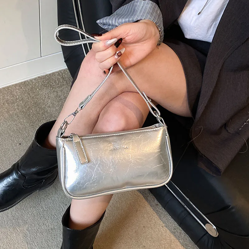 

Корейская весенне-летняя новая модная женская сумка через плечо, серебристая маленькая квадратная сумка-клатч из искусственной кожи