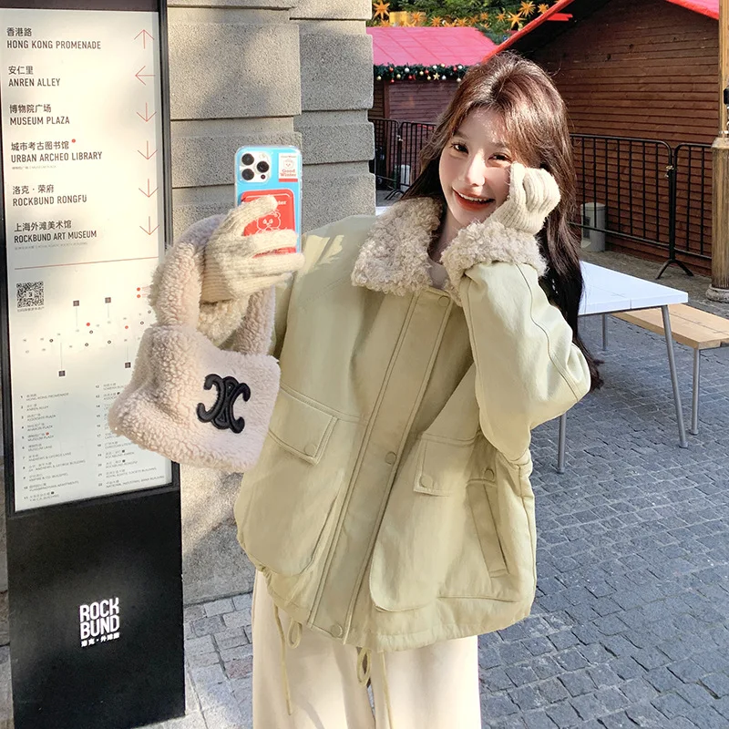 2025年冬新作デザインセンスラムウール襟付きスプライシングおしゃれダウンジャケットレディース厚手甘めカジュアル万能コート