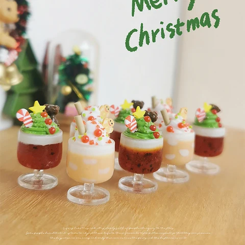 Миниатюрный рождественский мишка с мороженым для кукол Snoedoll