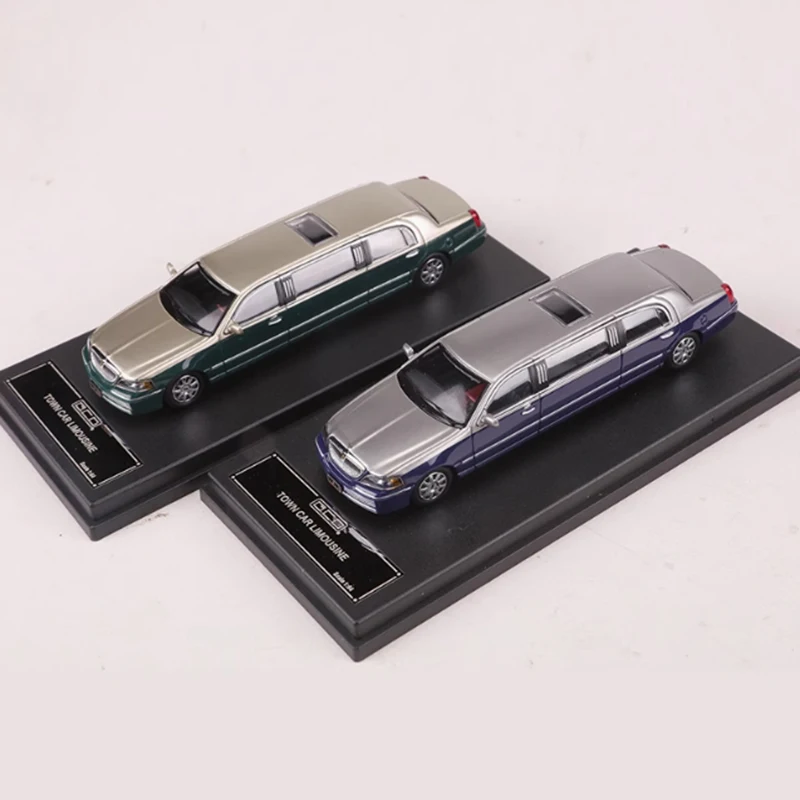 

GCD Diecast 1:64 Scale 2003 Town Car Limousine Alloy Car Model Collection Souvenir Static Display Ornaments Toy Gift